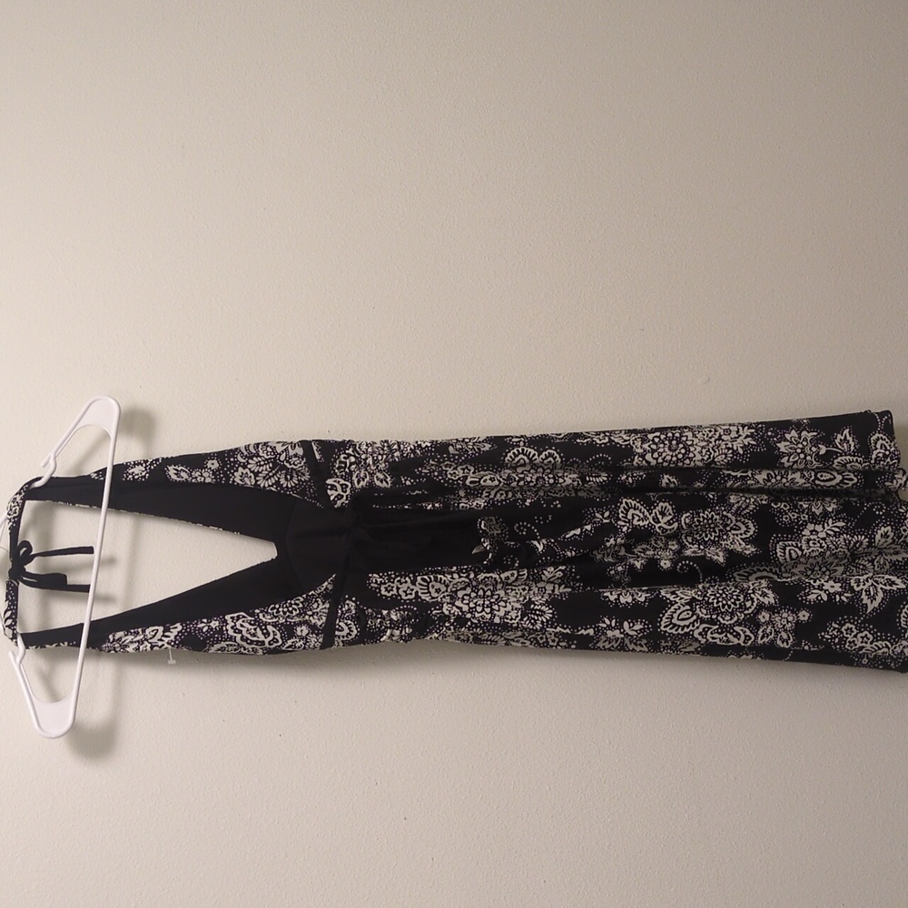 Stunning Halter Dress with Floral Design - Picture 6 of 13